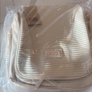 Deziskin Pack It All Multi-Purpose Hanging Travel Bag